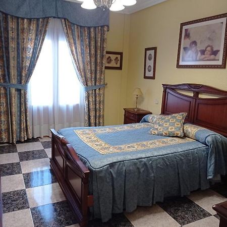 Apartamento Turistico Antigua Universidad Almagro Bagian luar foto
