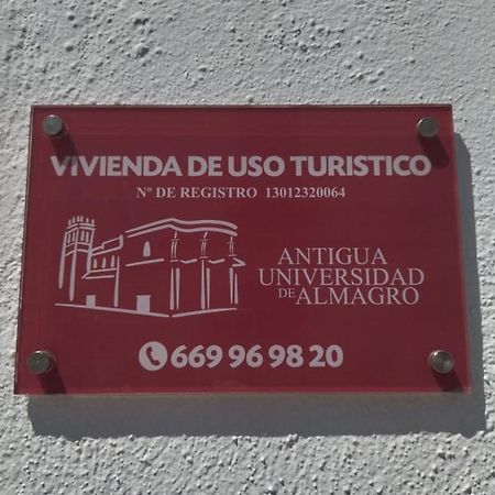 Apartamento Turistico Antigua Universidad Almagro Bagian luar foto