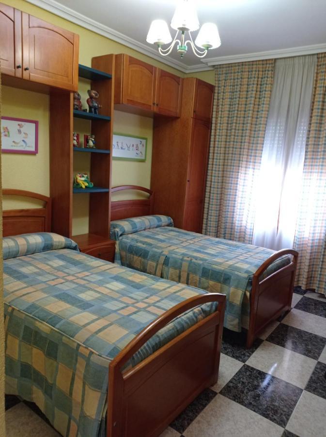 Apartamento Turistico Antigua Universidad Almagro Bagian luar foto