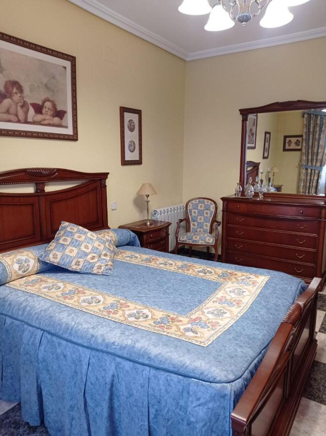 Apartamento Turistico Antigua Universidad Almagro Bagian luar foto
